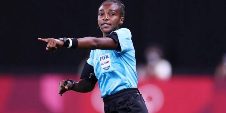 GUINÉE – ZIMBABWE: Un trio féminin au sifflet, une première historique