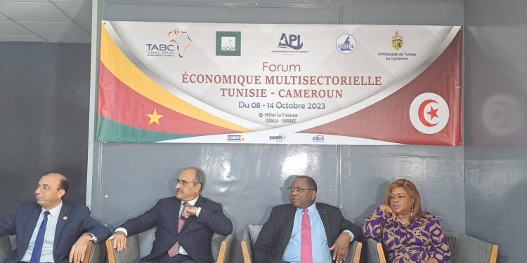 Tunisie-Cameroun:le Ministre Luc Magloire Mbarga Atangana invite les Tunisiens à contribuer à la création d’emplois en terre camerounaise