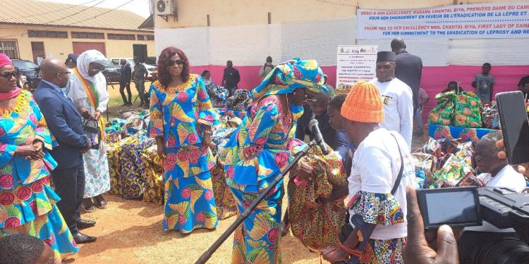 Cameroun:Journée Mondiale de la lutte contre la lèpre: La Première Dame Chantal Biya remet des dons aux malades