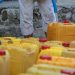 Huile en vrac :Une usine de contrefacon d&rsquo;huiles végétales raffinées mise sous-scellés dans la capitale économique Camerounaise