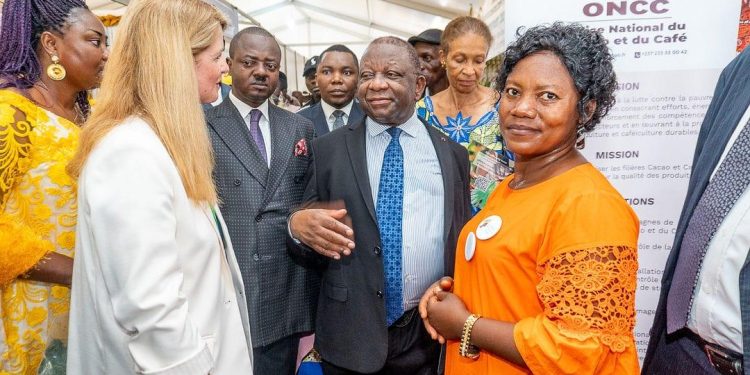 Cameroun:La première édition du Cacao and Coffee festival a été ouverte hier devant des sommités internationales en présence d&rsquo;une foule nombreuse d&rsquo;exposants du Cameroun ,de la Cote d&rsquo;Ivoire,du Gabon,du Congo ,de l&rsquo;Inde etc