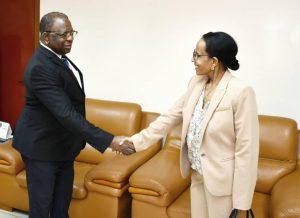 MINCOMMERCE-AMBASSADEUR MAIN DANS LA MAIN