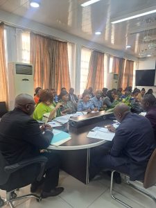 reunion presidee par le representant du MINCOMMERCE