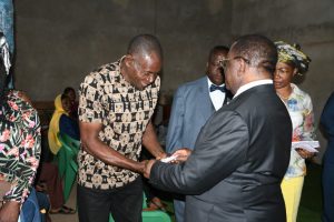 Remise de la prime cacao à Makénéné