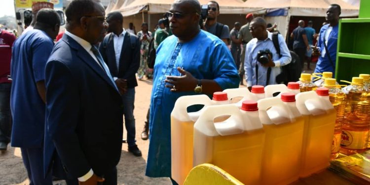 Cameroun:Lutte contre la vie chère:Une opération de vente promotionnelle des produits de première nécessité et de grande consommation organisée par le Mincommerce à Yaoundé.